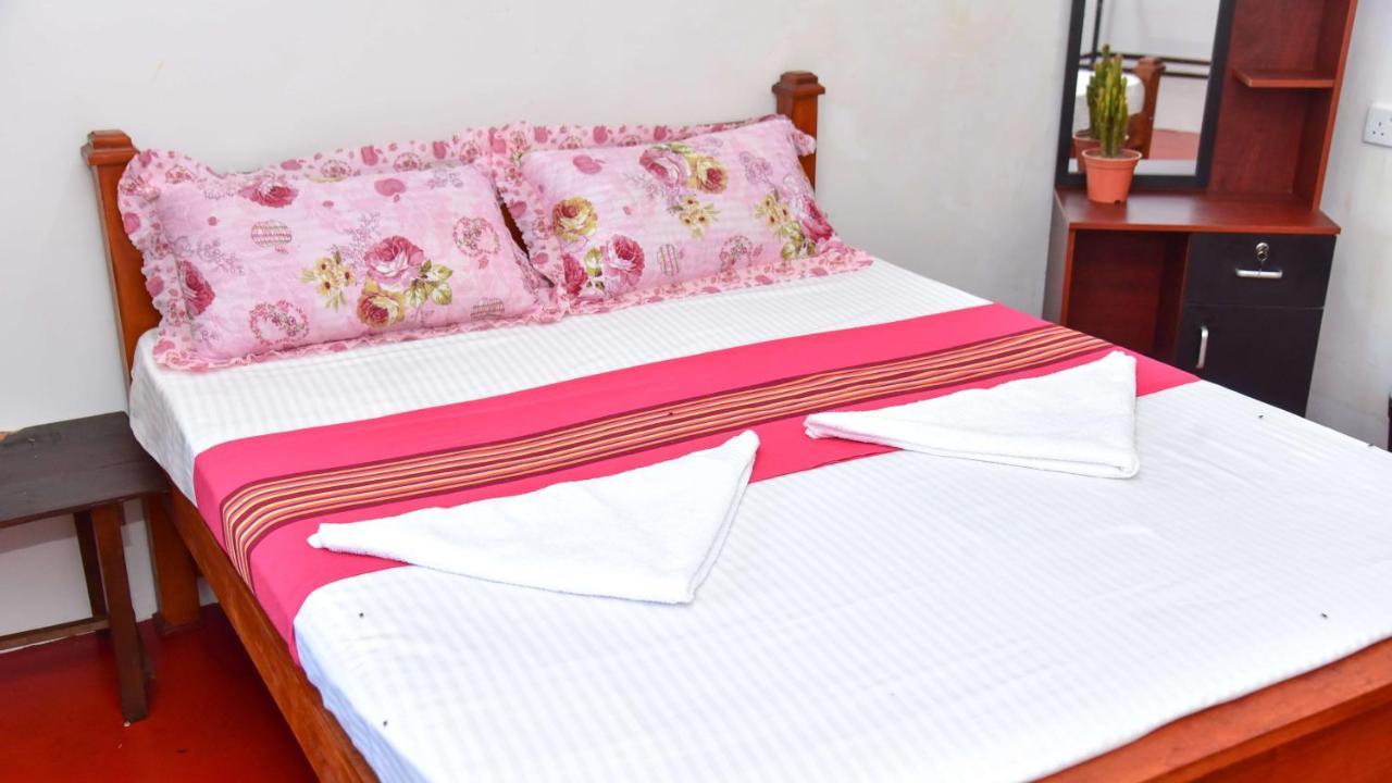 Smashing Inn ดัมบูลลา ภายนอก รูปภาพ